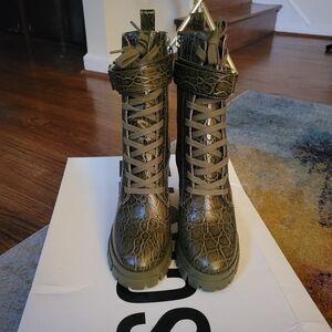 NWT Schutz Roslyn Buckle Leather Bootie, Military Green, Crocodile-Embossed Sz 8